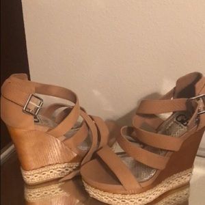 Gianni Bini Wedge size 7